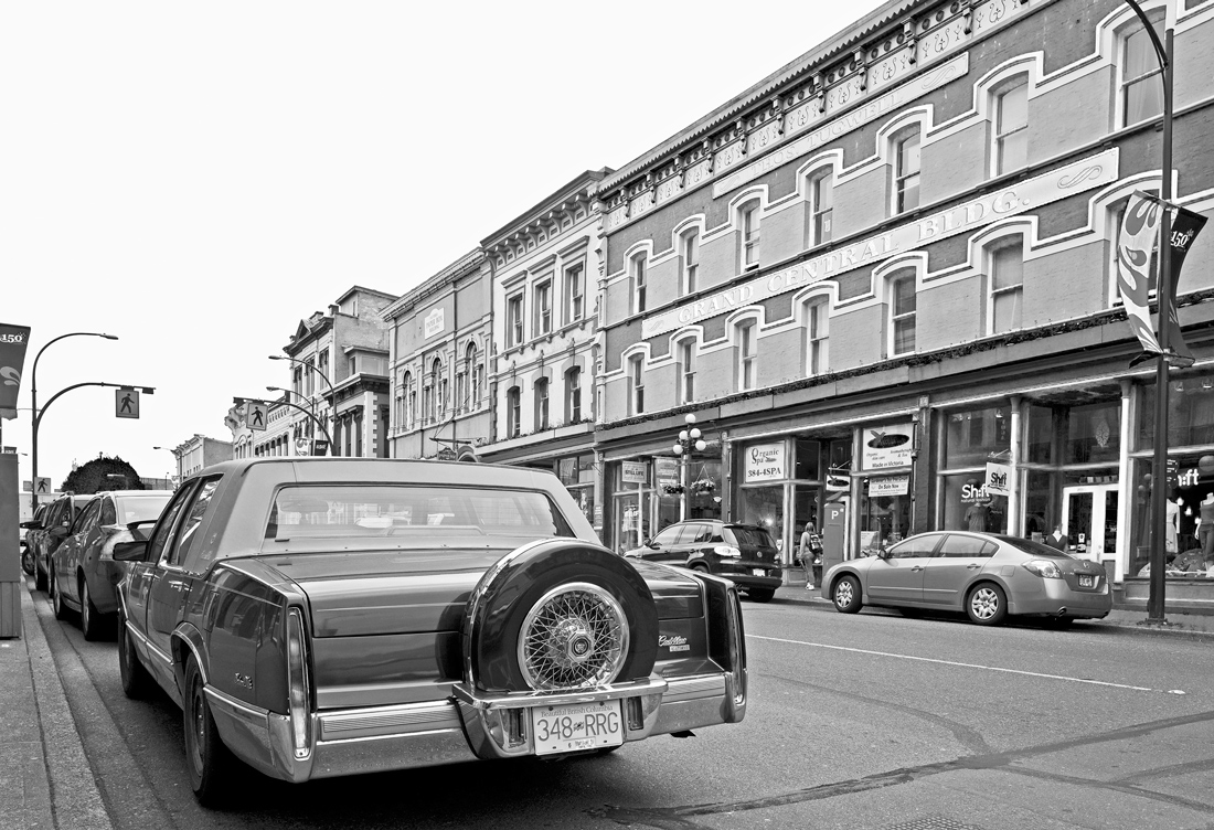 photo "Lines and circles" tags: black&white, city, technics, 