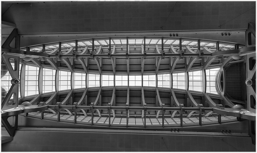 photo "Крыша торгового центра Тайпей 101" tags: architecture, black&white, interior, Тайвань путешествия архитектур