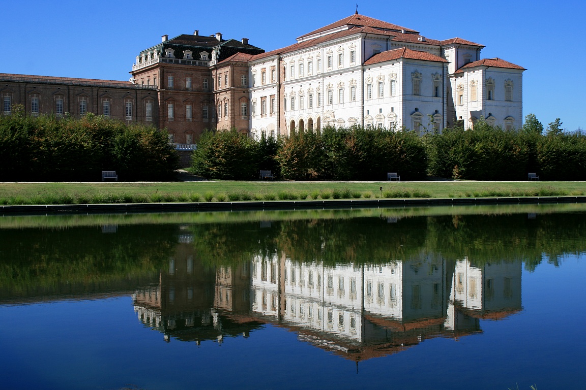 photo "reflections..." tags: architecture, landscape, reporting, Europe, Italy, castle, reflections, water