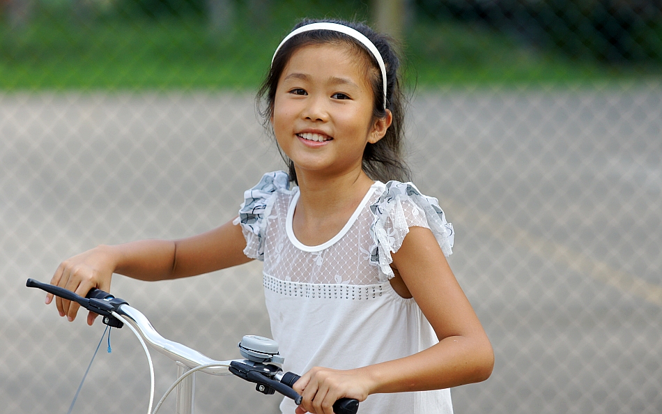 photo "happy girl" tags: portrait, city, street, Asia, autumn, children