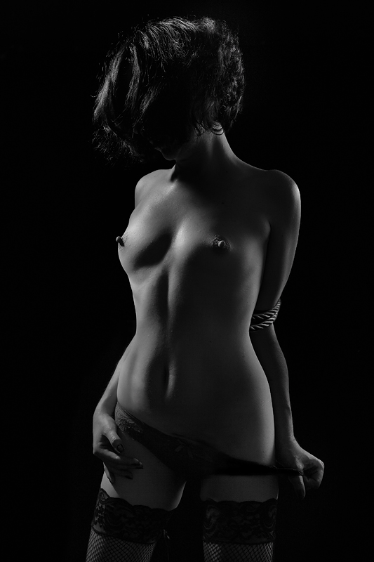 photo "***" tags: nude, black&white, girl, nude, studio, woman, обнажённая, чёрно-белое фото