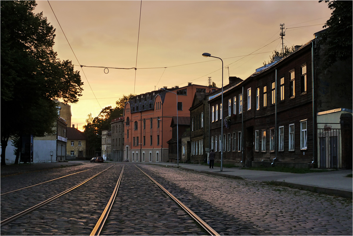photo "Rīga. Maskavas." tags: city, Europe, building, street, sunset