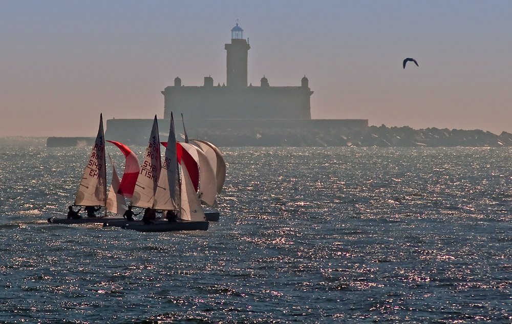 photo "Regatta" tags: , Europe, Lighthouse, Lisbon, Portugal, boats, harbour, navigation, ocean, regata., sailing, water, yachts