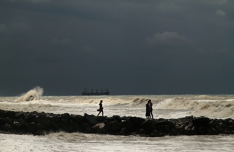 photo "the wavebreaker" tags: , 2012