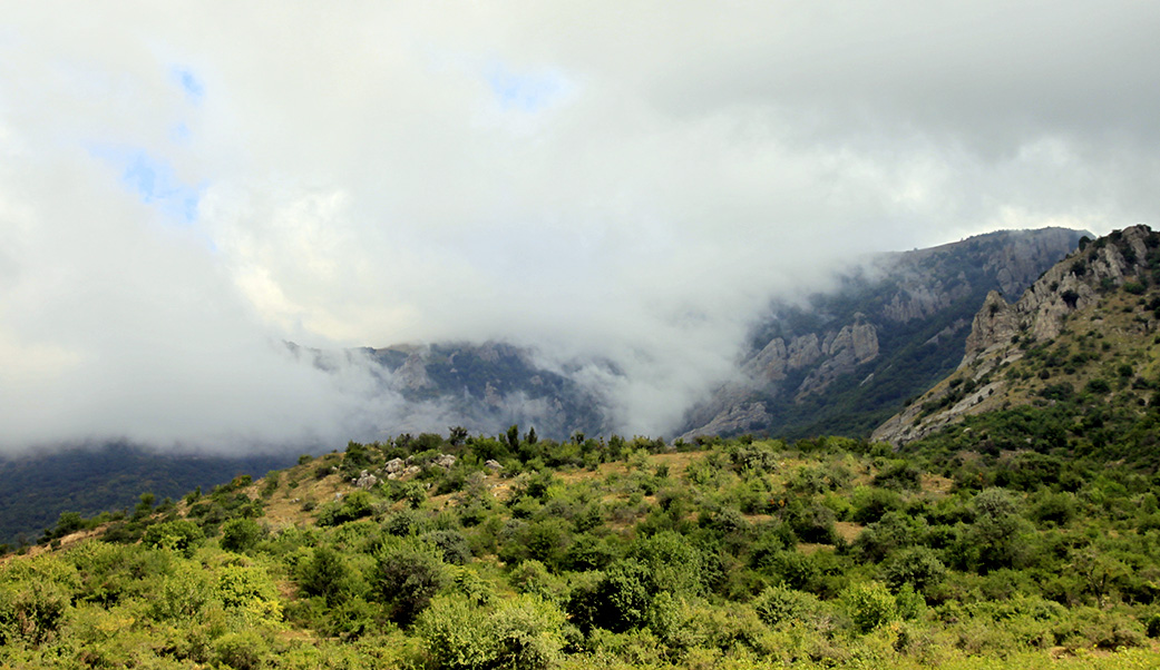 photo "Дымящиеся горы или рождение облаков" tags: landscape, Crimea, clouds, mountains, sky, демерджи