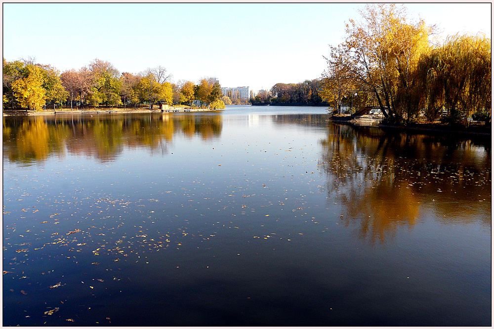 photo "***" tags: landscape, Bucharest, autumn, lake, park, reflections, tree, water