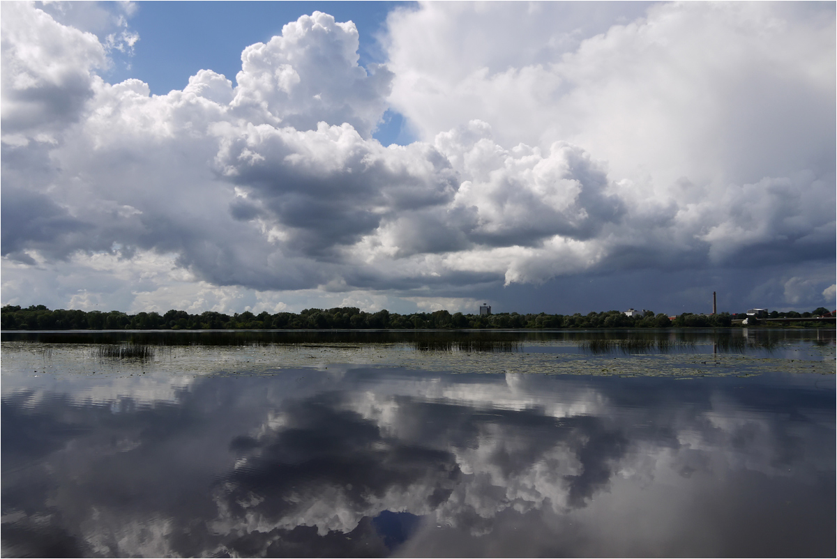 photo "Rīga" tags: landscape, Europe, clouds, river, sky, water