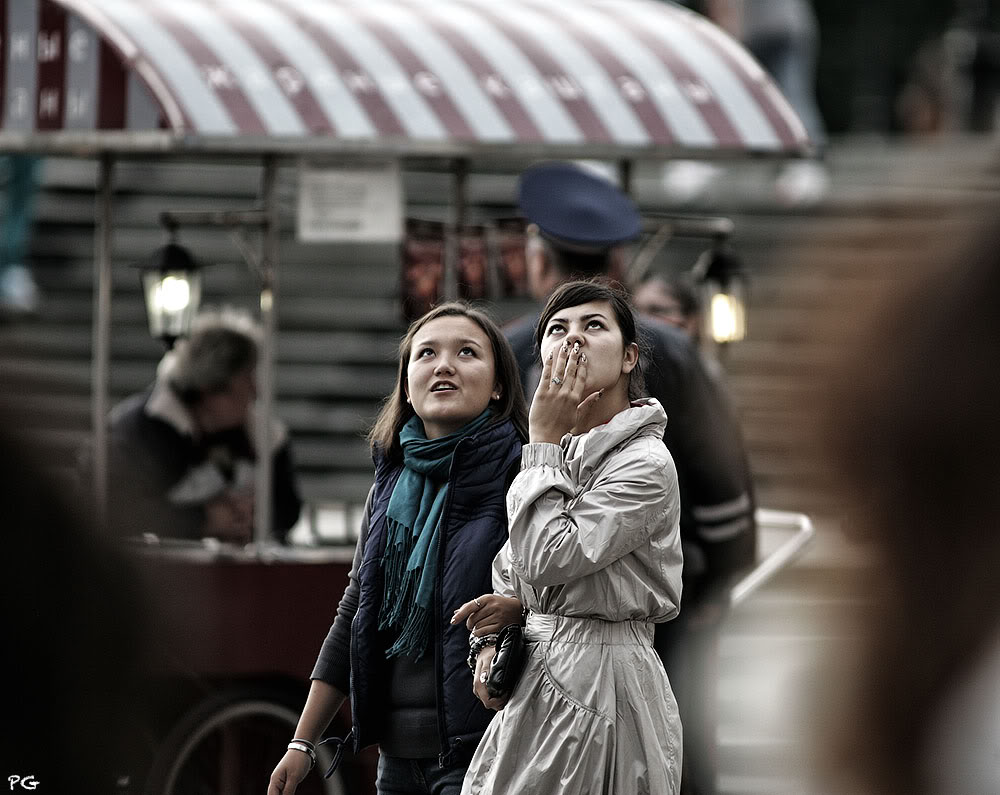 photo "***" tags: street, girl, взгляды