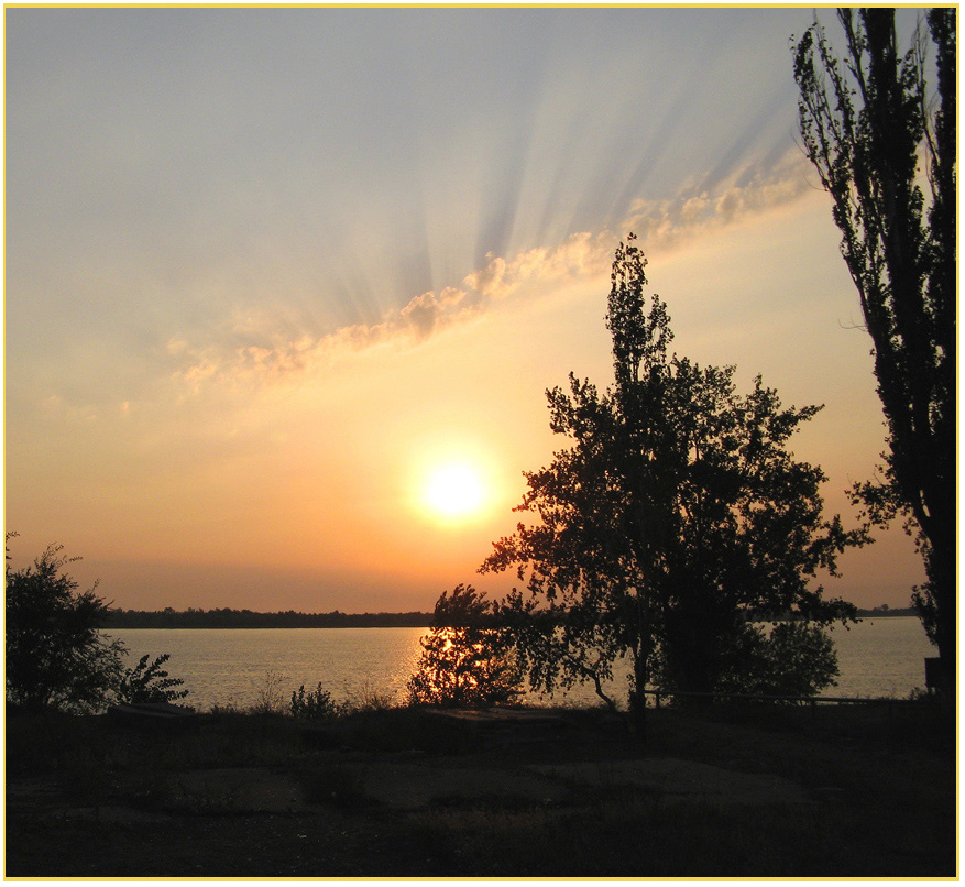 photo "Dawn." tags: landscape, clouds, river, summer, sun, sunrise, water