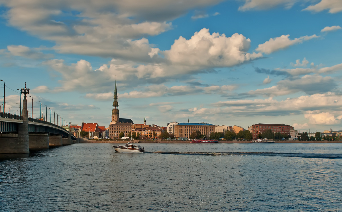 фото "Riga,,," метки: пейзаж, город, вода, здание, облака