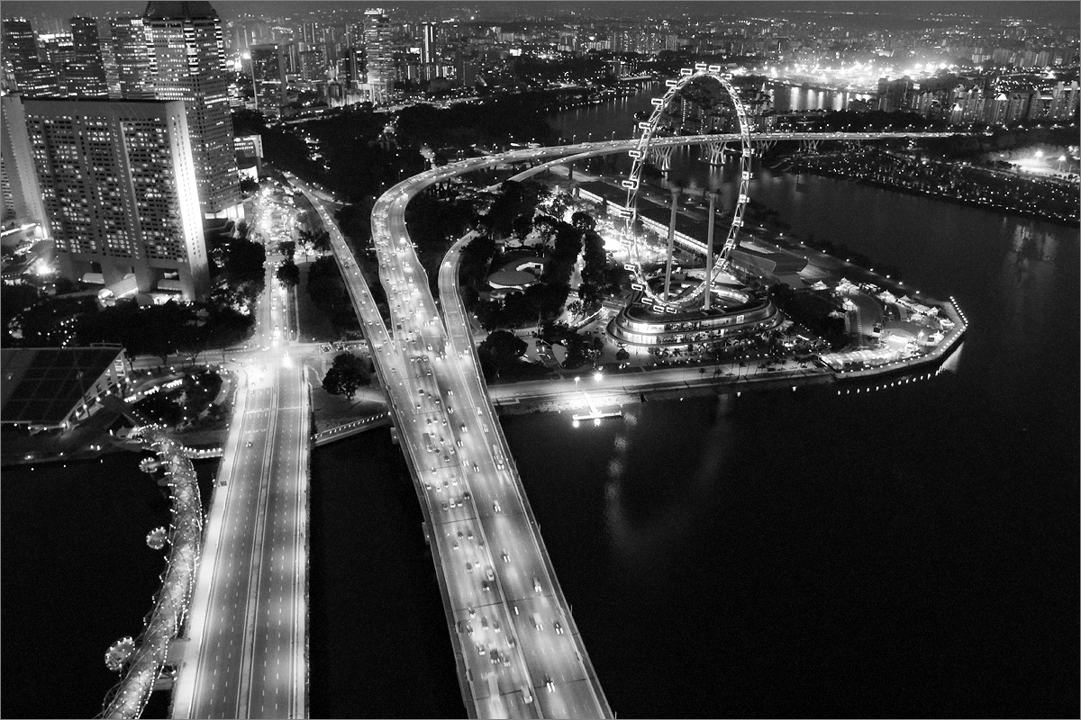 photo "Singapore" tags: city, black&white, Asia, bridge, building, reflections, skyscrapers