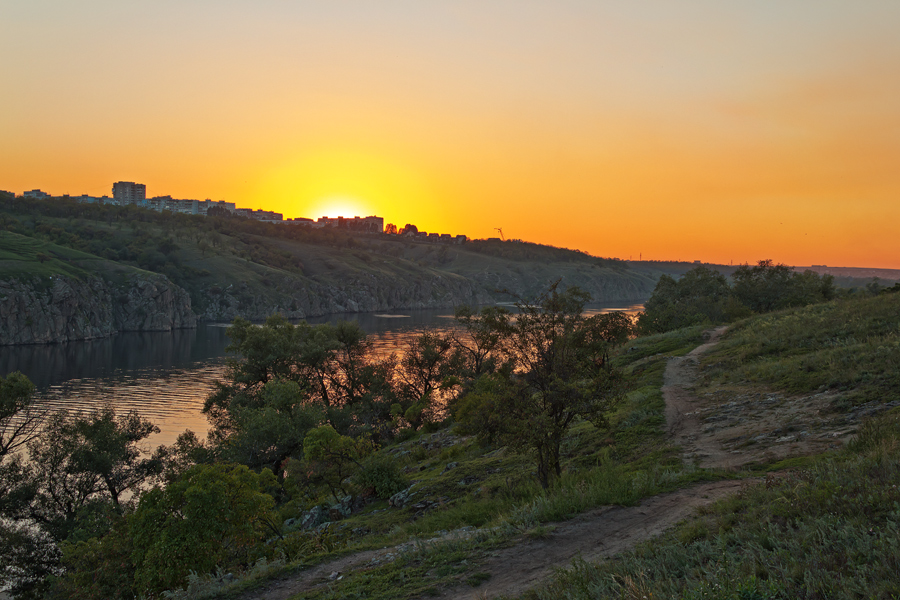 photo "***" tags: landscape, nature, Dnieper, coast, evening, grass, night, river, sky, summer, sun, sunset, tree, water