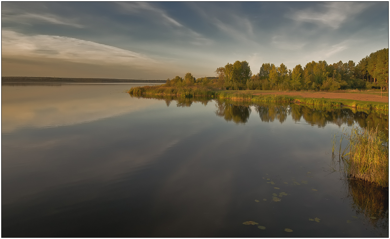 photo "***" tags: landscape, nature, autumn, beach, clouds, evening, lake, sky, water