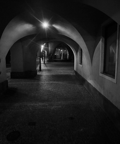 photo "Ночной аркада-5" tags: black&white, Prague