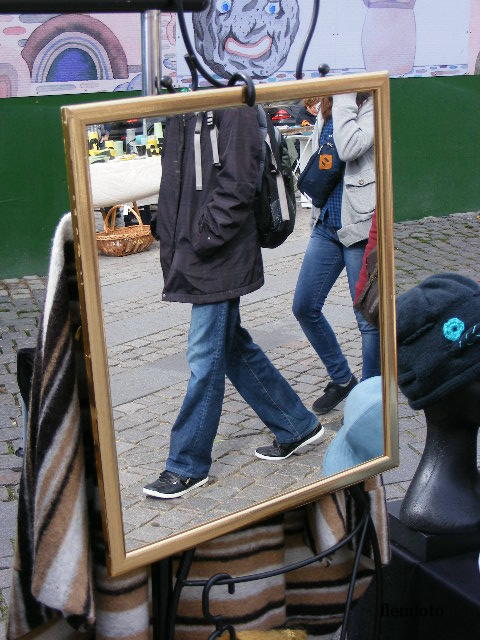 photo "Walking" tags: reporting, 