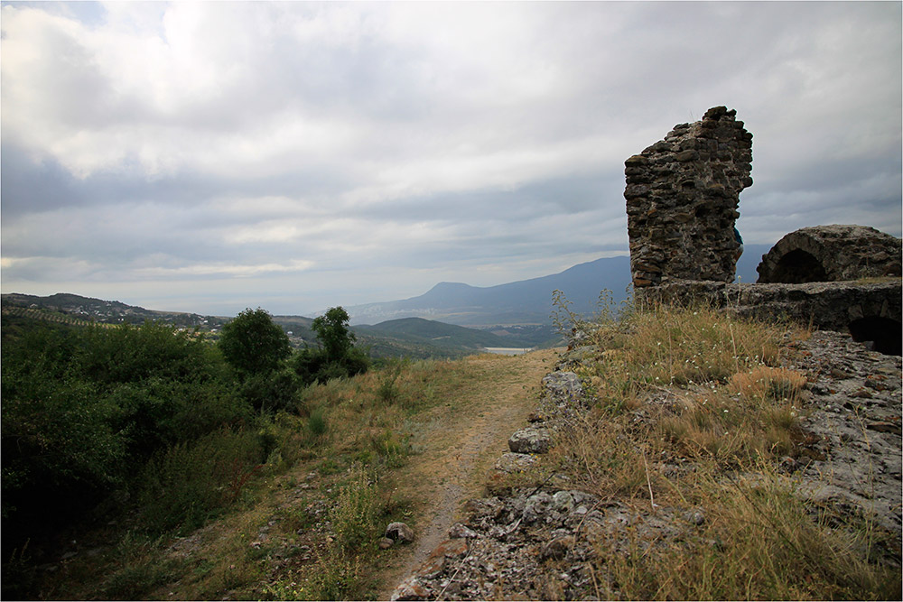 photo "Крым. Демерджи. Крепость Фуна." tags: landscape, Crimea, clouds, mountains, sky, демерджи, история, крепость, отдых, пейзаж, природа, путешествие, развалины, туризм, фуна