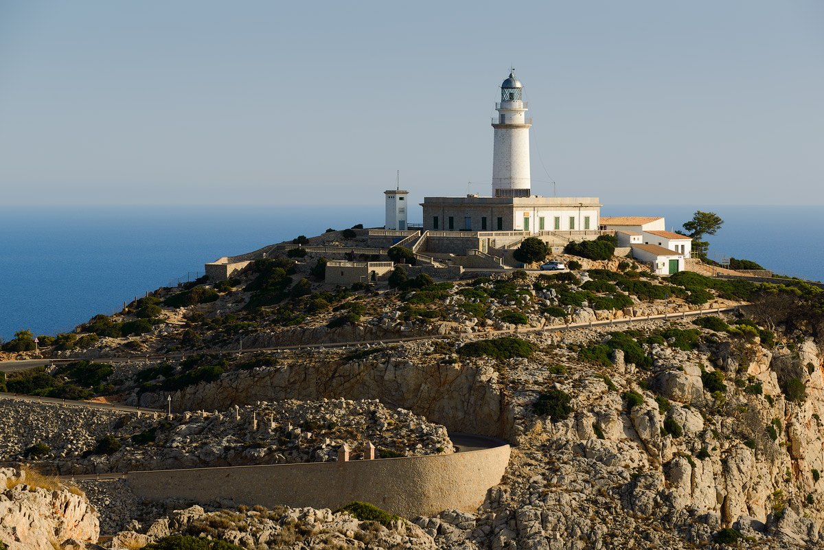 photo "***" tags: , Europe, Majorca, Spain, coast, mountains, rocks, Форментор, маяк