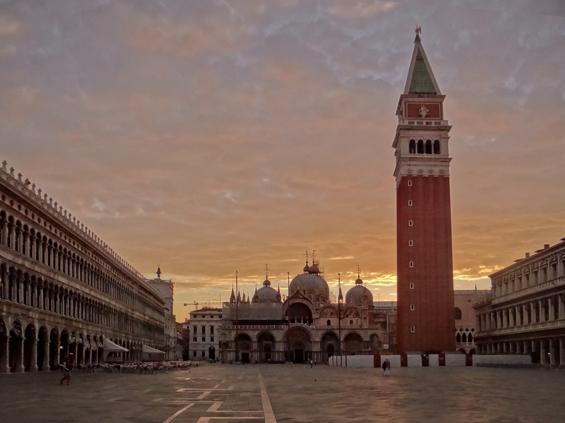 фото "Рассвет на площади Сан Марко..." метки: путешествия, архитектура, город, venecia, Венеция, Европа, Италия, башня, здание, рассвет, сан марко, храм