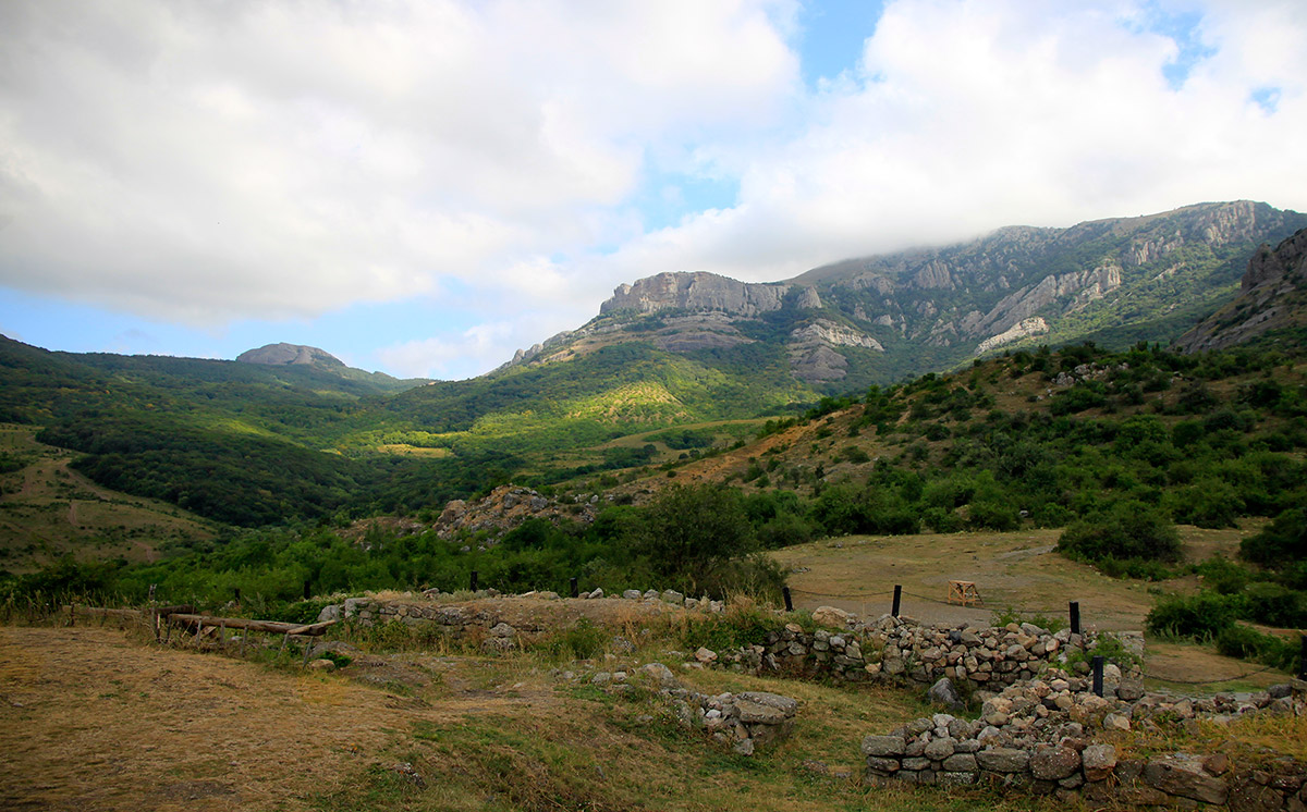 photo "И солнца блик земли коснулся..." tags: landscape, Crimea, mountains, демерджи, пейзаж, природа