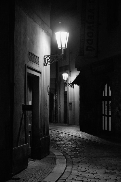 photo "Hочной улочка-18" tags: black&white, Prague