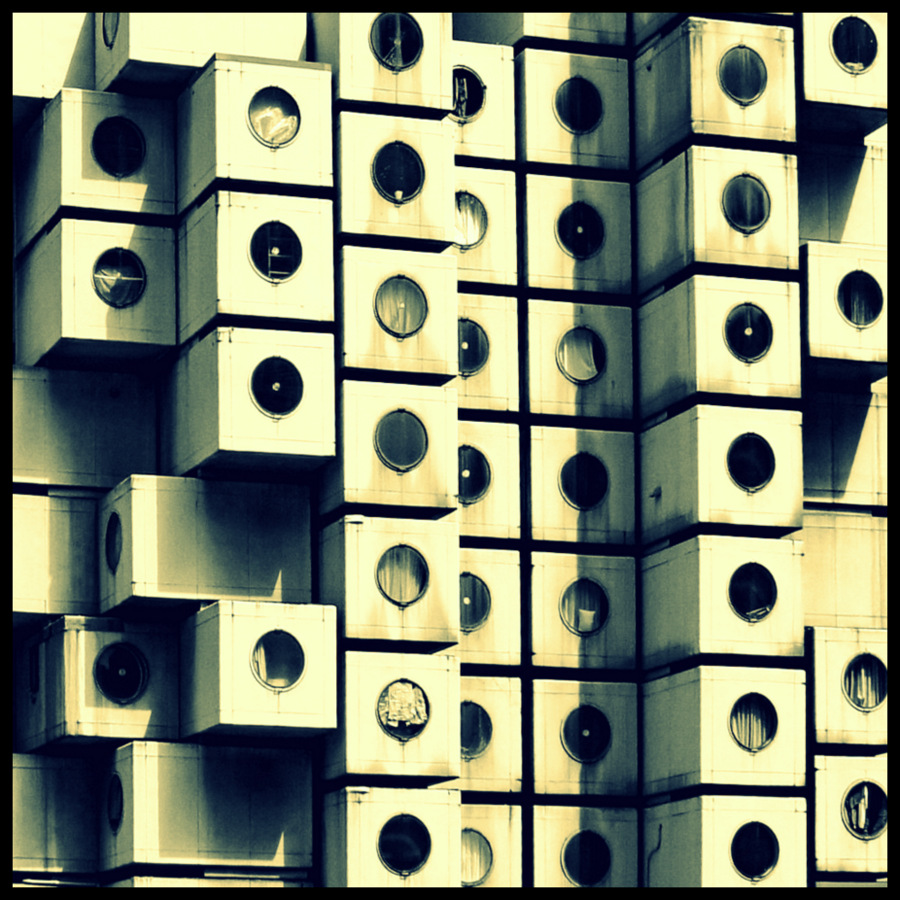 фото "Capsule Tower ." метки: фрагмент, город, архитектура, 