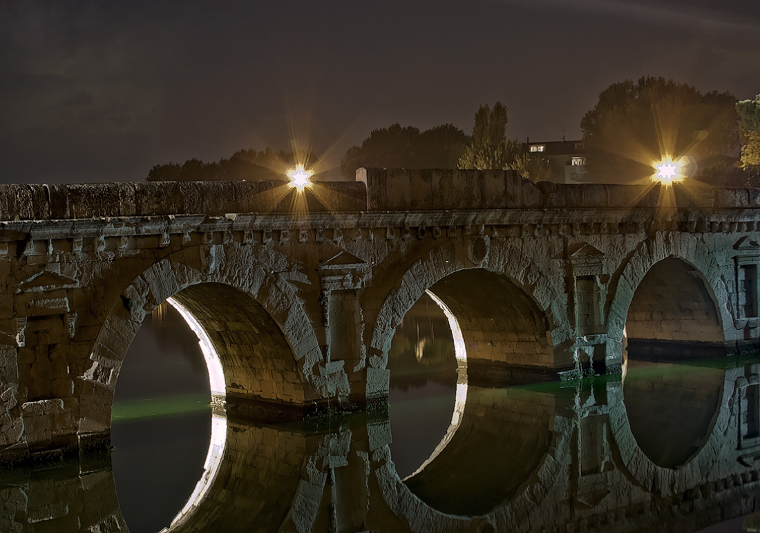 photo "Ponte diTiberio" tags: travel, landscape, architecture, Italy, night, мост тиберия, римини