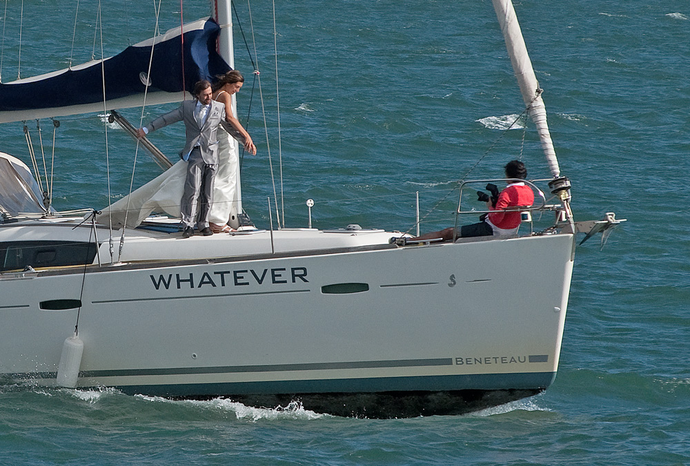 photo "WHATEVER" tags: portrait, humor, Portugal, beauty, boat, girl, man, water, wedding