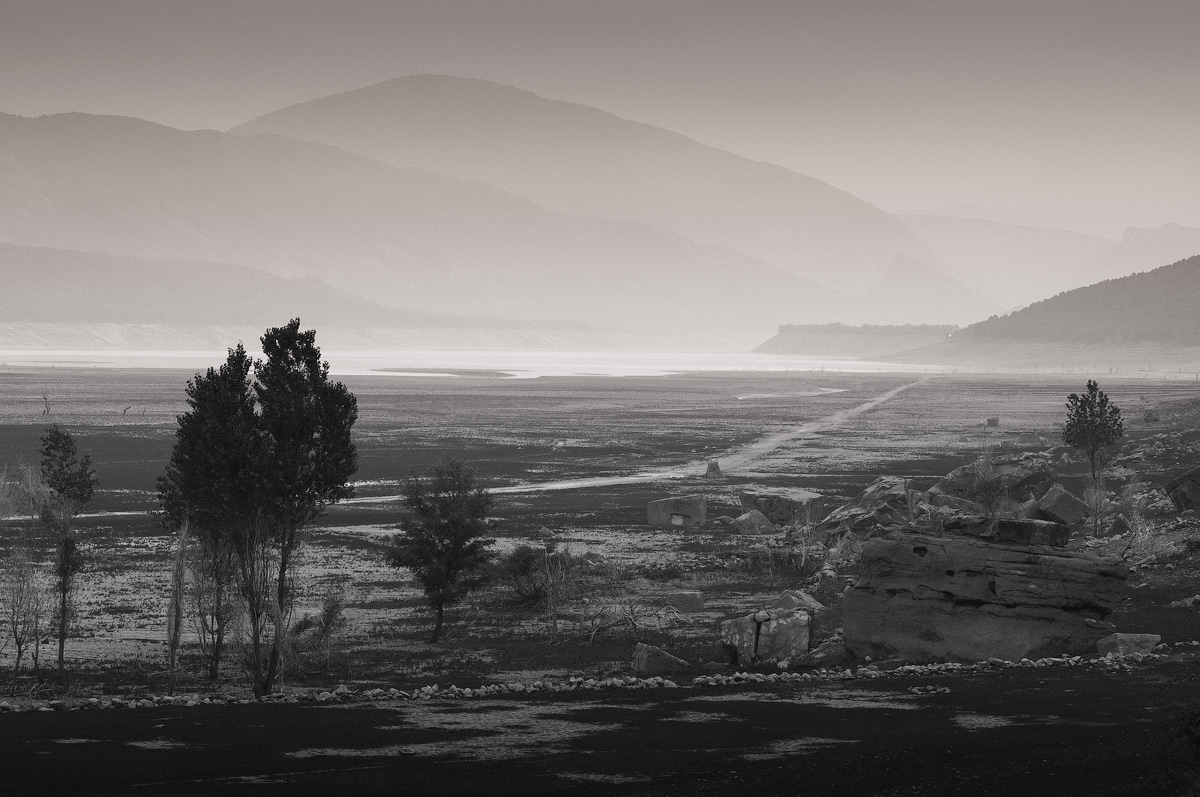 photo "Night valley" tags: landscape, black&white, nature, Europe, Spain, evening, mountains, night, чёрно-белое