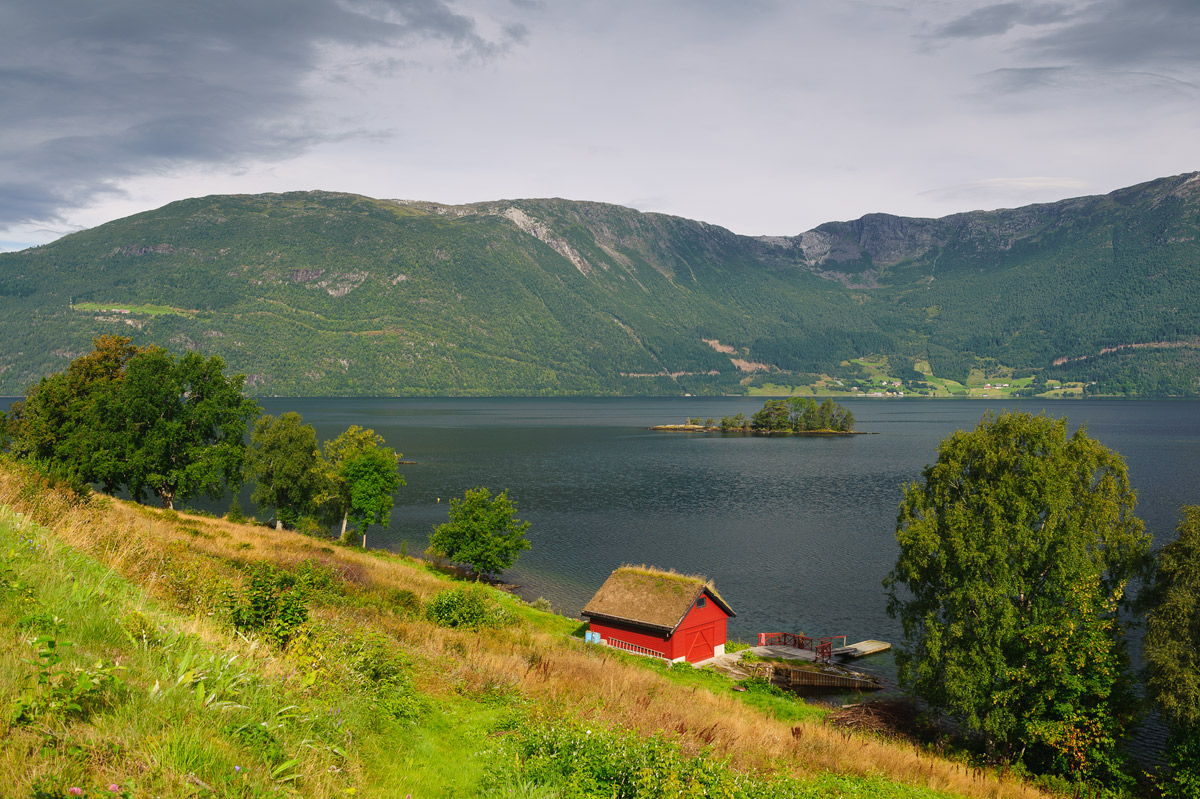 фото "Red House" метки: пейзаж, путешествия, Европа, Норвегия, дом, красный, лето, озеро
