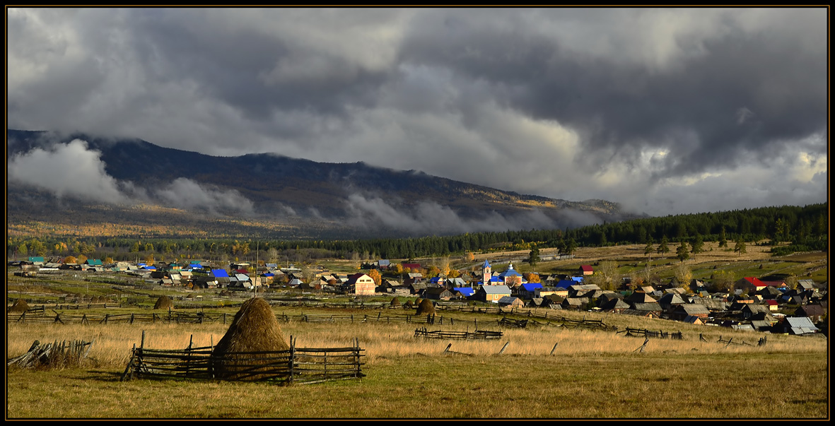 photo "***" tags: landscape, travel, nature, autumn, clouds, fog, forest, morning, mountains, september, village