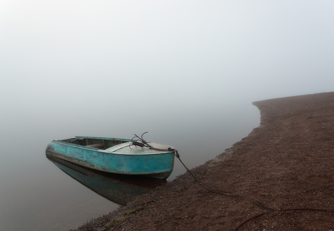 photo "***" tags: landscape, boat, coast, fog, river, цепи, якорь