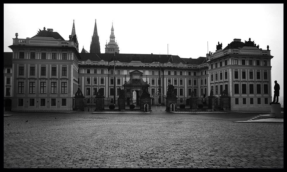 photo "Нежели придут туристы" tags: architecture, black&white, Prague