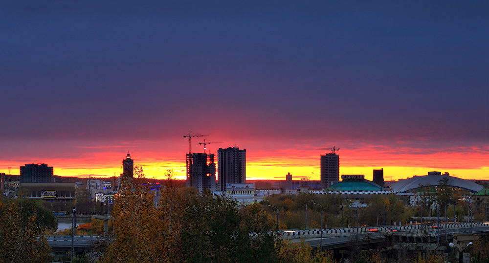 photo "The boundary of the day and night" tags: city, Челябинск, пограничное освещение