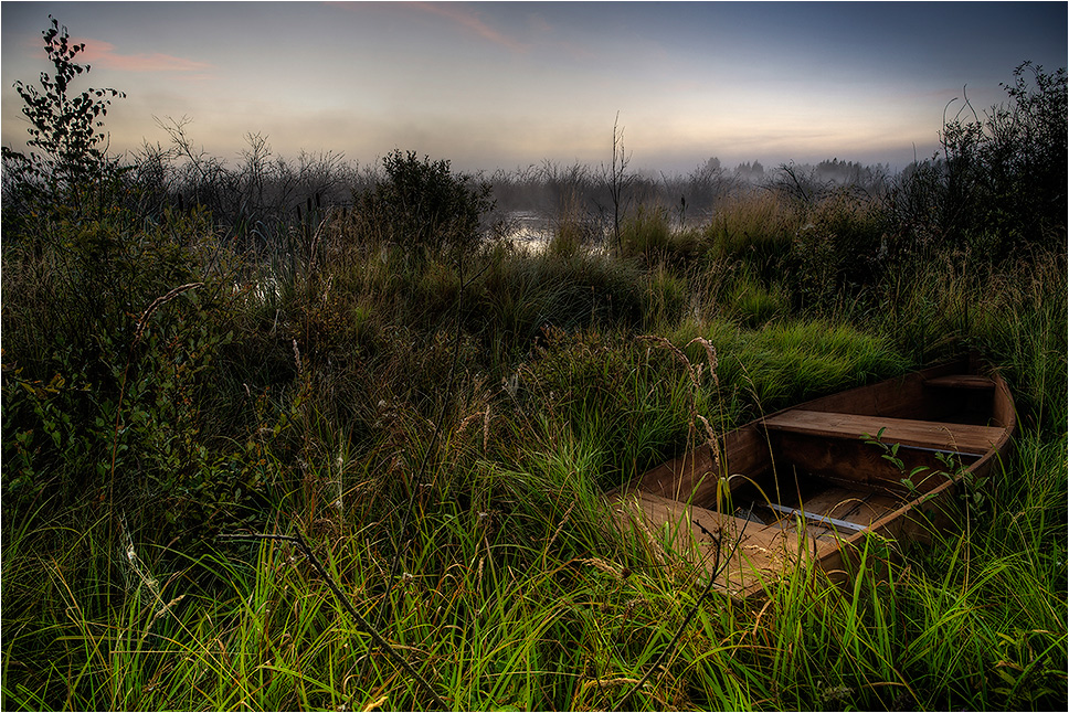 photo "Boat, grass" tags: travel, landscape, 