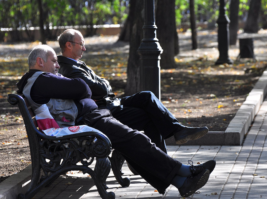 photo "***" tags: genre, autumn, park, people, отдых, сон