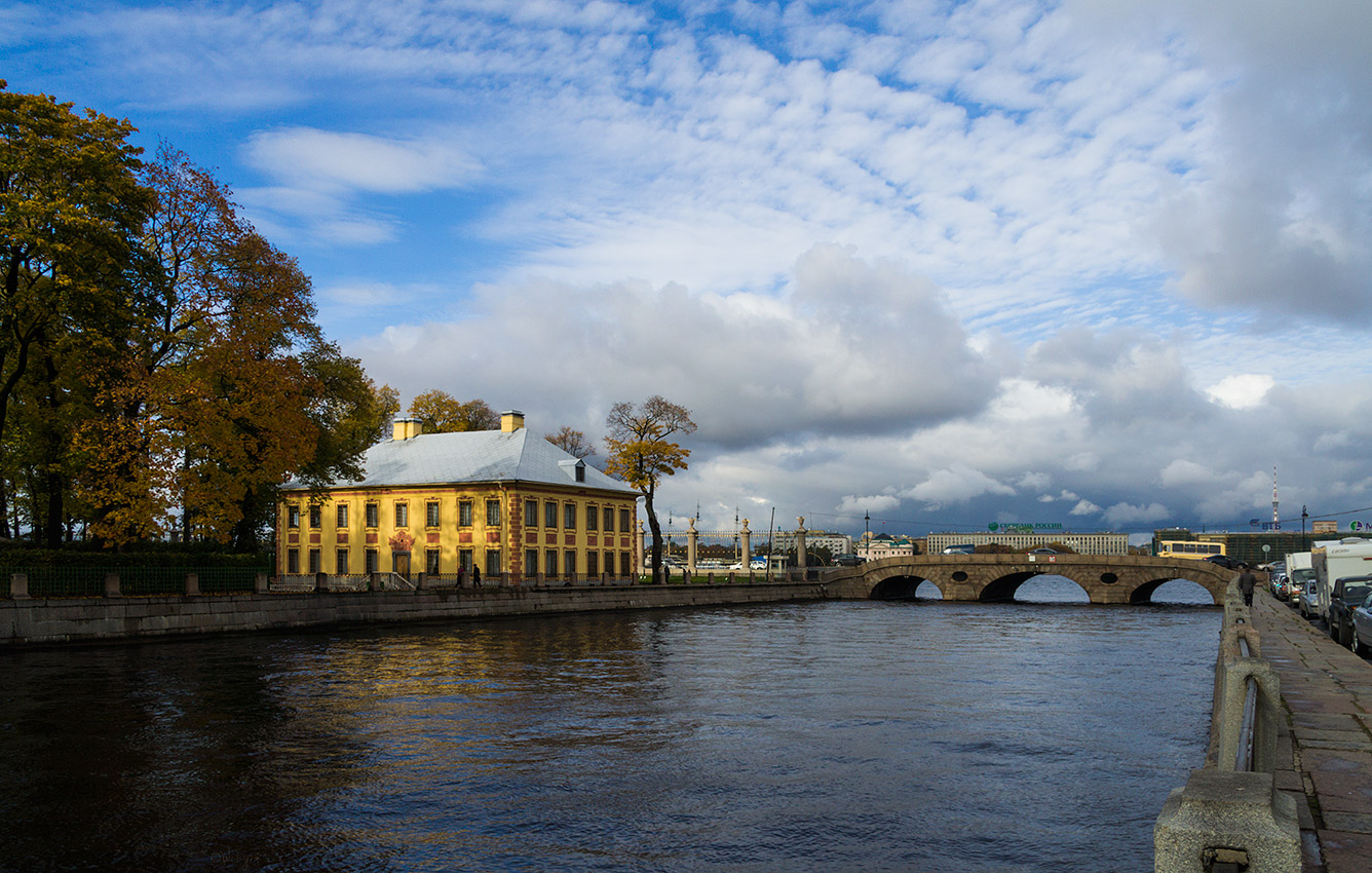 photo "Autumn on the Fontanka" tags: landscape, city, architecture, autumn, clouds, reflections, river, water