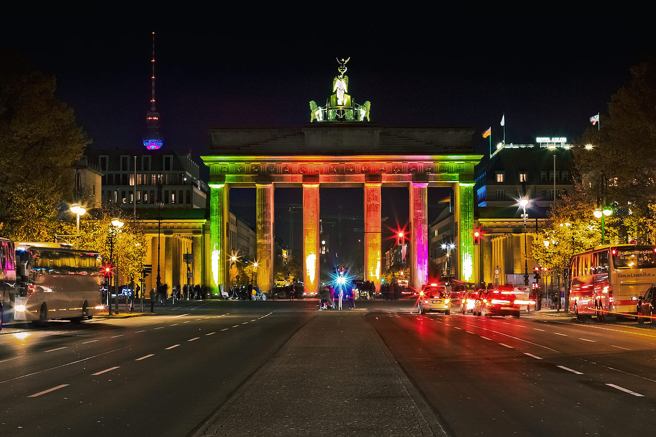 photo "Festival of Lights ..." tags: architecture, city, reporting, Berlin, Festival of Lights, бранденбургские ворота