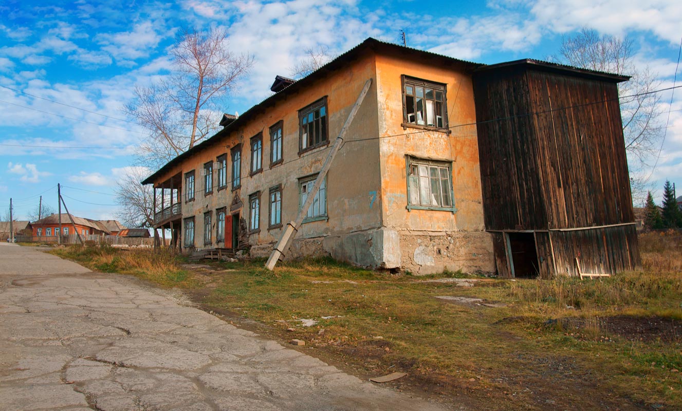 Купить дом в верхнем уфалее. Заброшки в Верхнем Уфалее. Заброшенные здания верхнего Уфалея. Заброшенный верхний Уфалей. Заброшки в Верхнем Уфалее б 13.