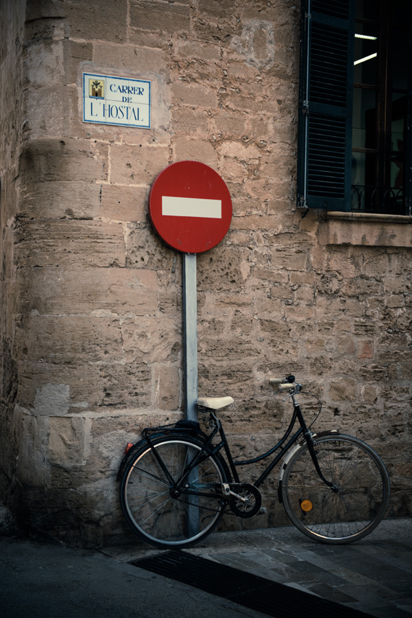 photo "***" tags: genre, street, city, Europe, Majorca, Spain, велосипед