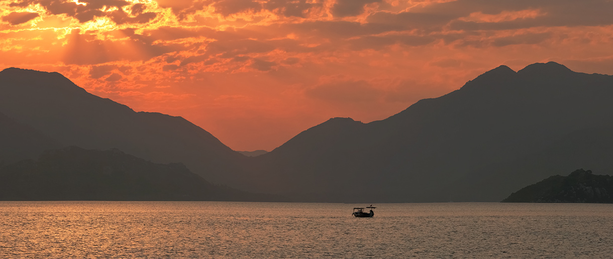 photo "Morning on the Aegean sea" tags: panoramic, boat, morning, mountains, sea, sunrise, Турция