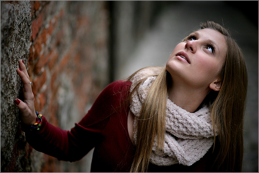 photo "An Expectation" tags: portrait, glamour, street, 