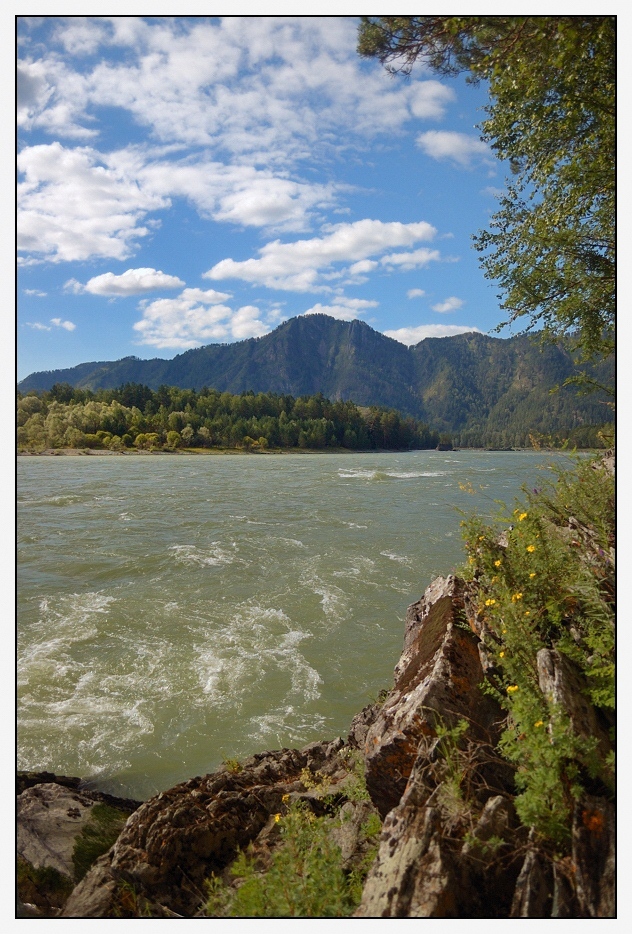 photo "On coast" tags: landscape, mountains, river, summer, water