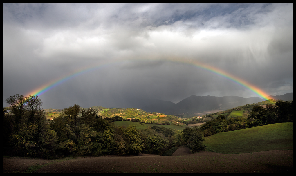 photo "Rainbow" tags: landscape, Nocera, Umbria, Weather, rain, rainbow