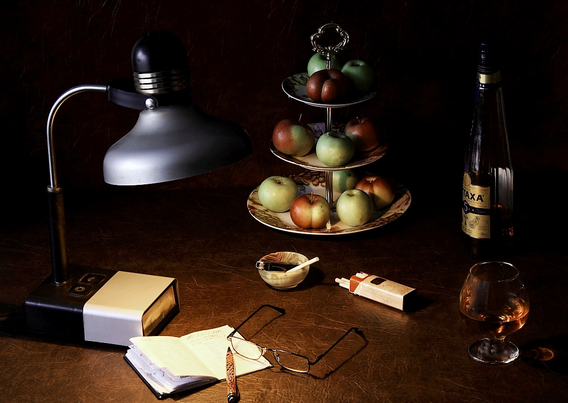 photo "***" tags: still life, бокалы, коньяк, яблоки