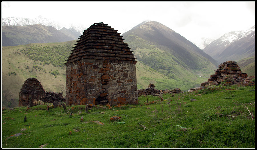 photo "***" tags: landscape, mountains, склеп