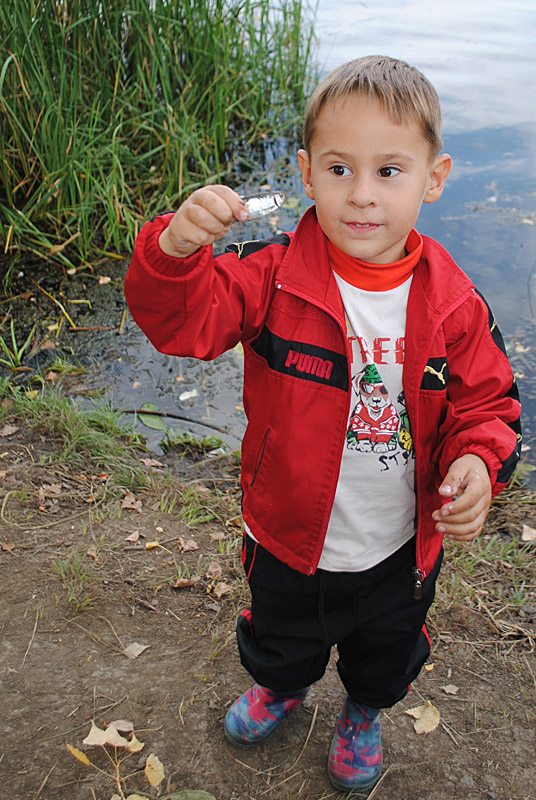 photo "***" tags: reporting, humor, children, river, summer, отдых, рыбалка