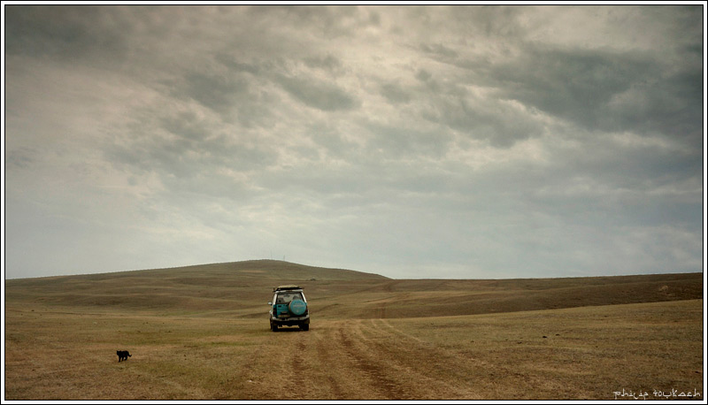 photo "A road through desert" tags: travel, landscape, desert, road, tomcat, бурятия, джип, машина, улан-удэ