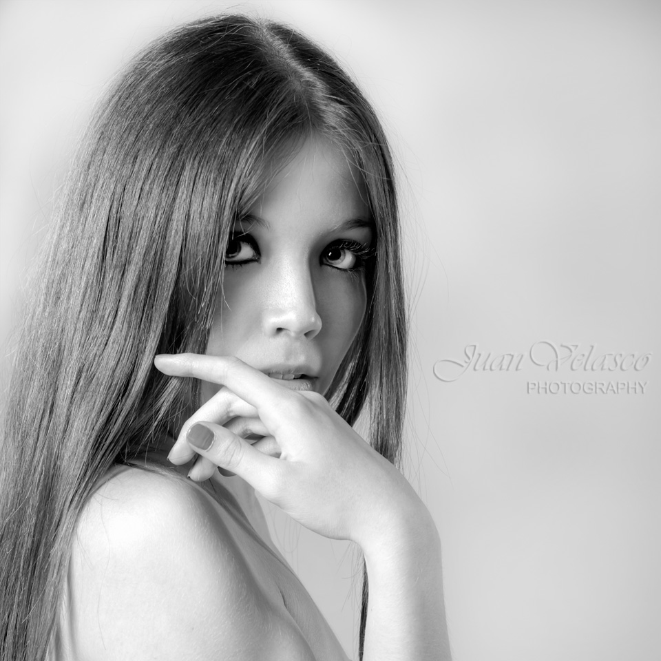 photo "Sara" tags: black&white, portrait, glamour, velasco