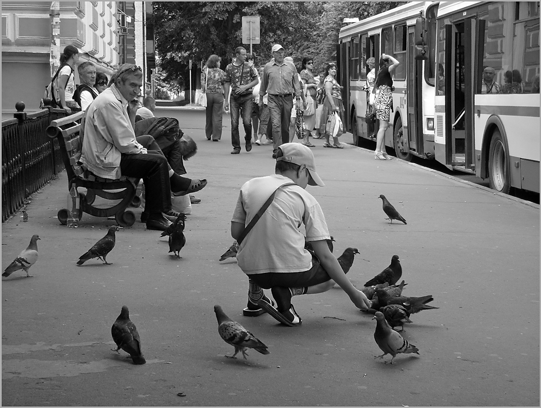 photo "***" tags: genre, street, black&white, 