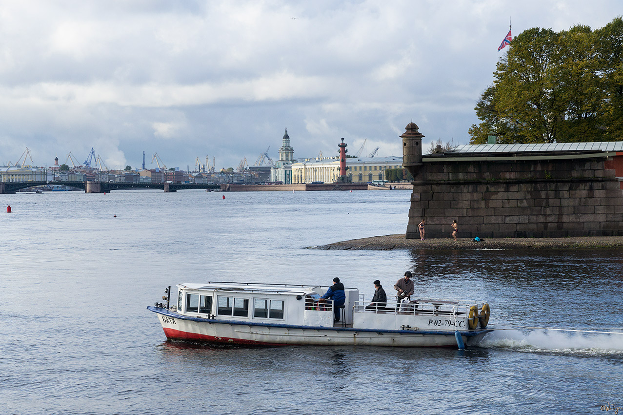 photo "***" tags: street, city, architecture, autumn, building, clouds, river, water